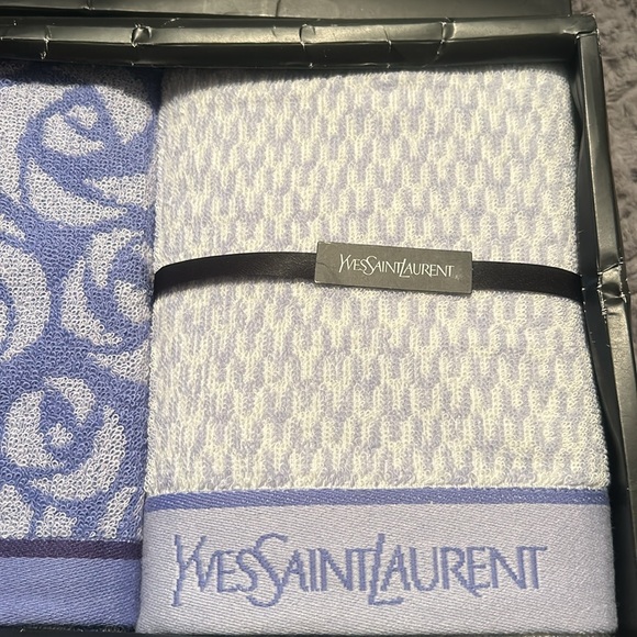 YSL Hand Towels in Laven and White
New in Box (Box not in perfectt shape) - Picture 3 of 4
